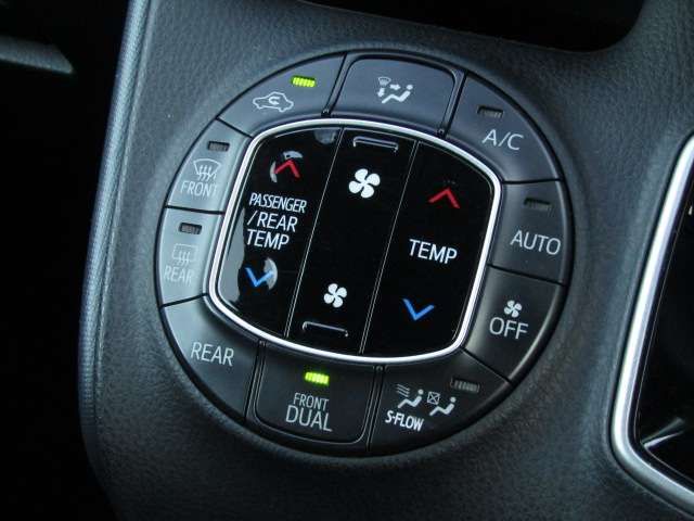 TOYOTA NOAH HYBRID 2015