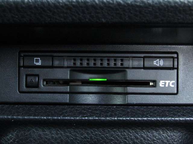 TOYOTA NOAH HYBRID 2015