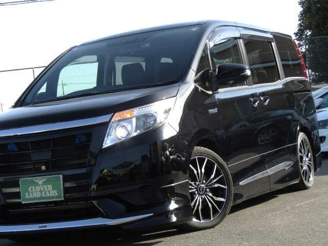 TOYOTA NOAH HYBRID 2015
