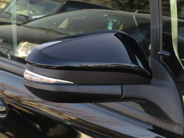 TOYOTA NOAH HYBRID 2015