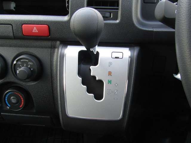 TOYOTA HIACE van 2WD 2025