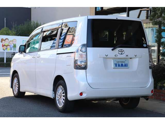 TOYOTA VOXY 2010