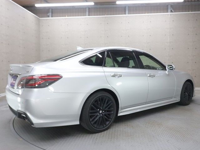 TOYOTA CROWN sedan hybrid 2022