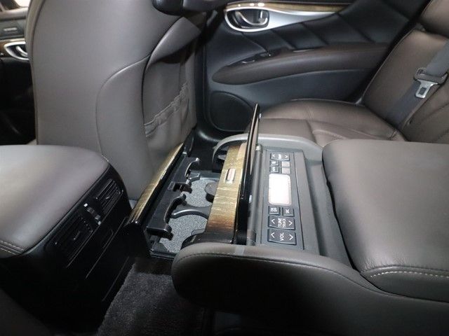 NISSAN FUGA HYBRID 2011