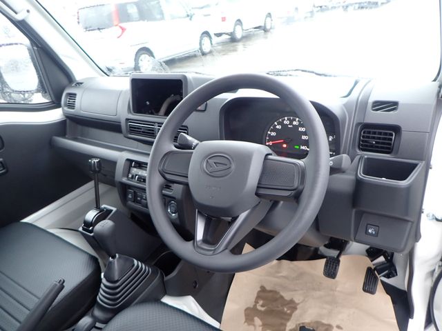 DAIHATSU HIJET truck 4WD 2025