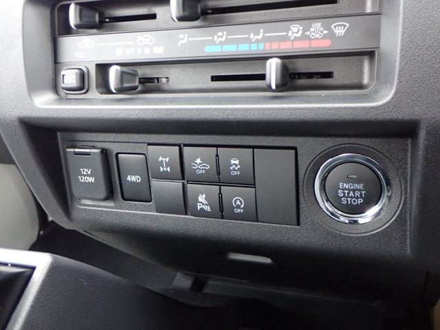 DAIHATSU HIJET truck 4WD 2025