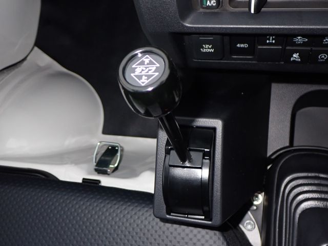 DAIHATSU HIJET truck 4WD 2025