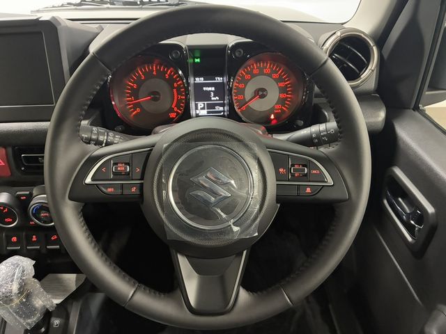 SUZUKI JIMNY NOMADE 2025