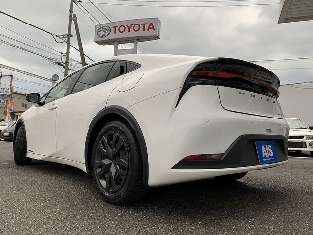 TOYOTA PRIUS 4WD 2023