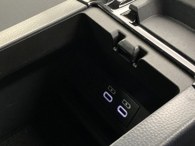 TOYOTA PRIUS 4WD 2023