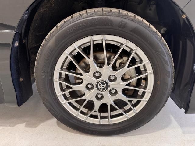 TOYOTA VOXY HYBRID 2016