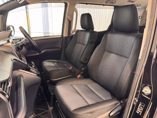 TOYOTA VOXY HYBRID 2016