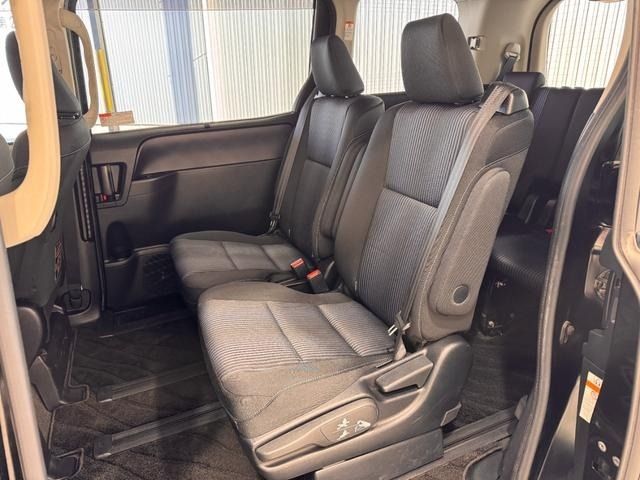 TOYOTA VOXY HYBRID 2016