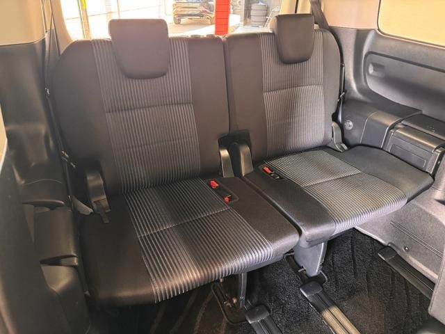 TOYOTA VOXY HYBRID 2016