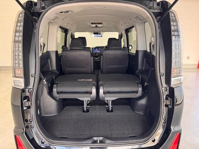 TOYOTA VOXY HYBRID 2016