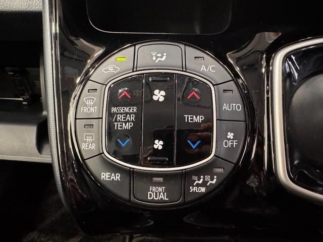 TOYOTA VOXY HYBRID 2016