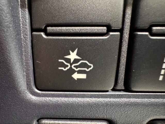 TOYOTA VOXY HYBRID 2016