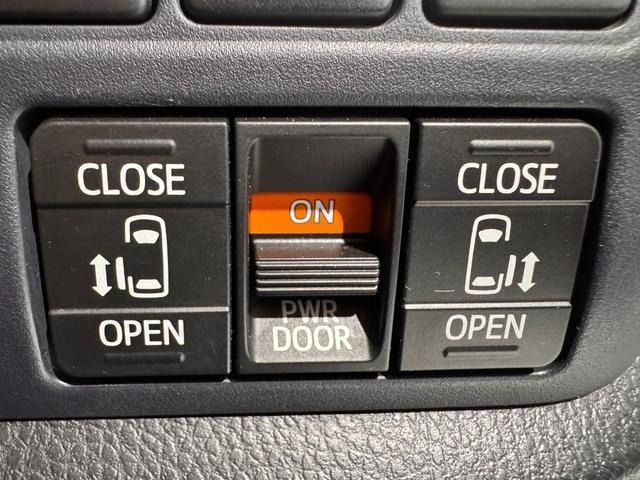 TOYOTA VOXY HYBRID 2016