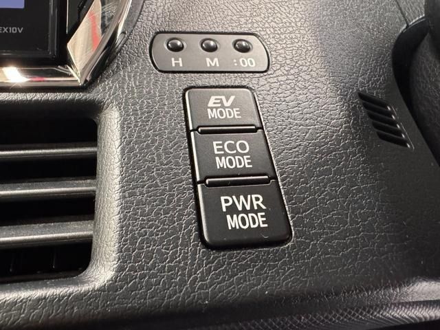 TOYOTA VOXY HYBRID 2016