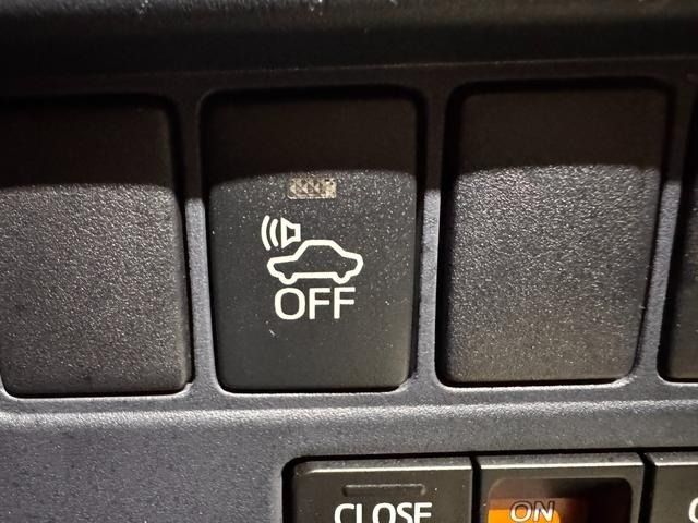 TOYOTA NOAH HYBRID 2015