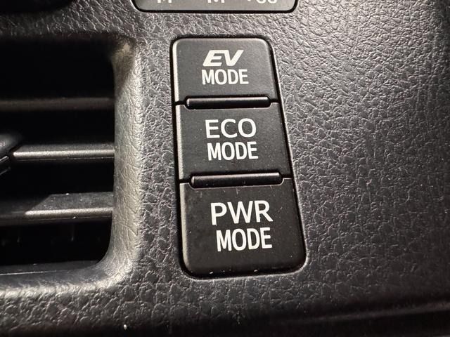 TOYOTA NOAH HYBRID 2015