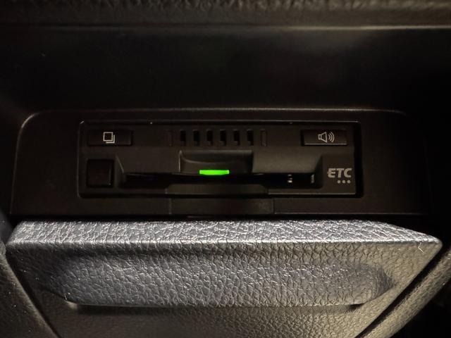 TOYOTA NOAH HYBRID 2015