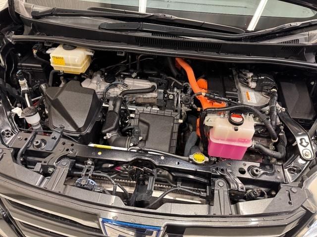 TOYOTA NOAH HYBRID 2015