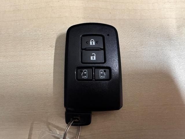 TOYOTA NOAH HYBRID 2015