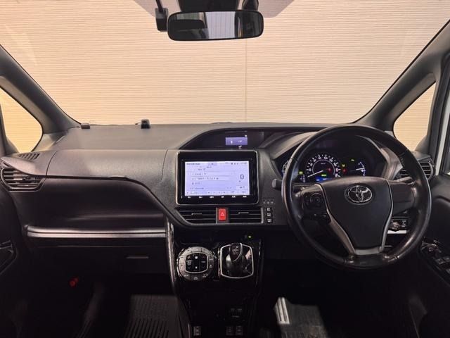 TOYOTA VOXY HYBRID 2019