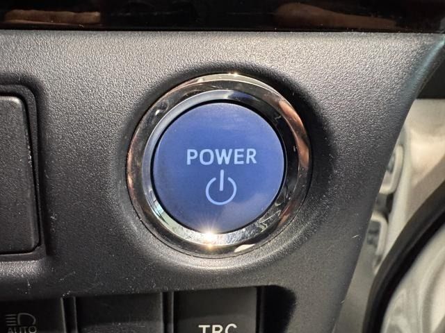 TOYOTA VOXY HYBRID 2019