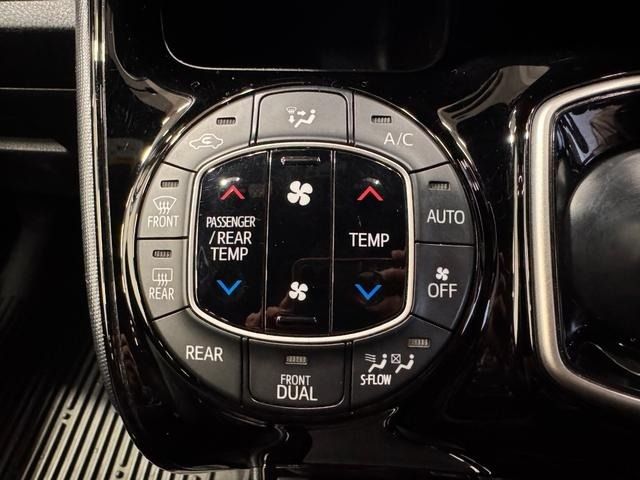 TOYOTA VOXY HYBRID 2019