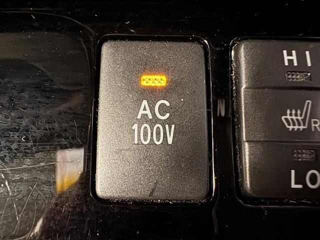 TOYOTA VOXY HYBRID 2019