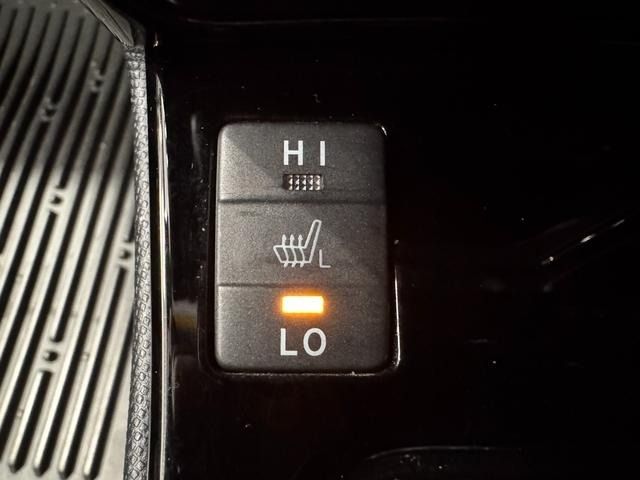 TOYOTA VOXY HYBRID 2019