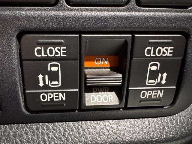 TOYOTA VOXY HYBRID 2019