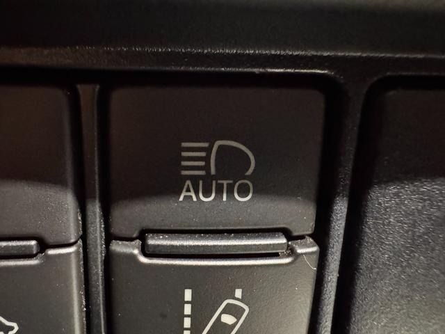 TOYOTA VOXY HYBRID 2019