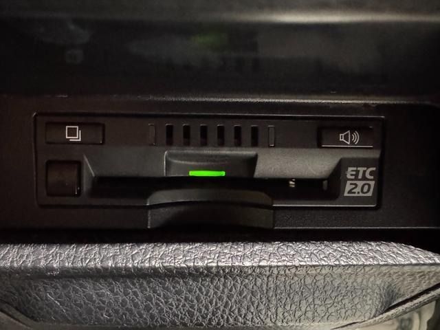 TOYOTA VOXY HYBRID 2019