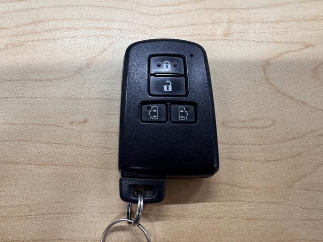 TOYOTA VOXY HYBRID 2019