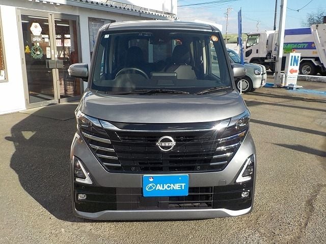 NISSAN ROOX 2025