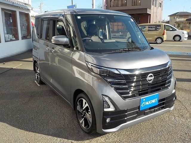 NISSAN ROOX 2025