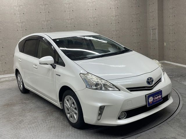 TOYOTA PRIUS Alpha 2013