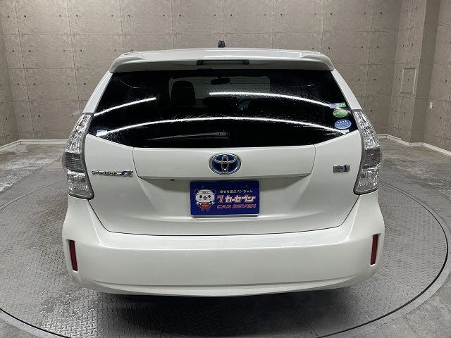 TOYOTA PRIUS Alpha 2013