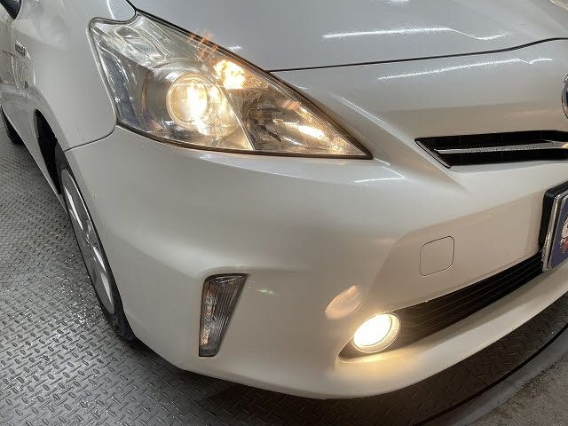 TOYOTA PRIUS Alpha 2013