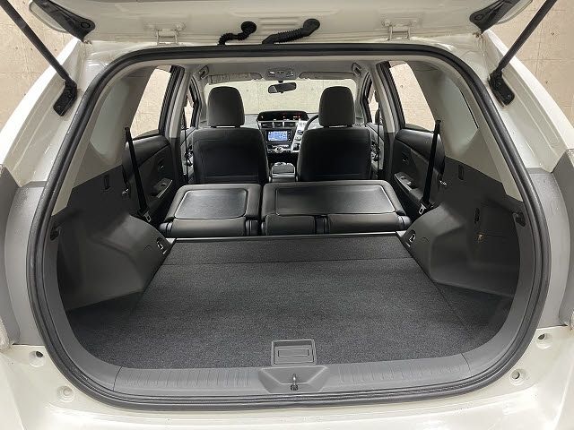 TOYOTA PRIUS Alpha 2013