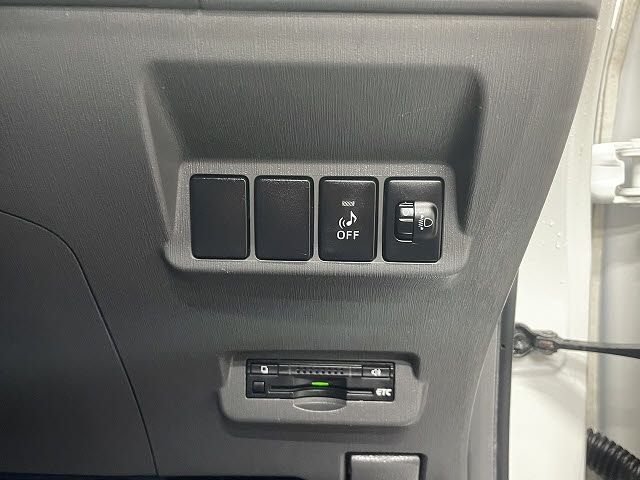 TOYOTA PRIUS Alpha 2013