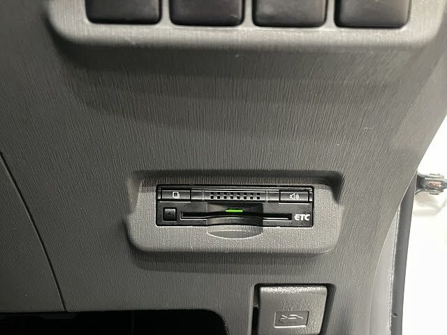 TOYOTA PRIUS Alpha 2013