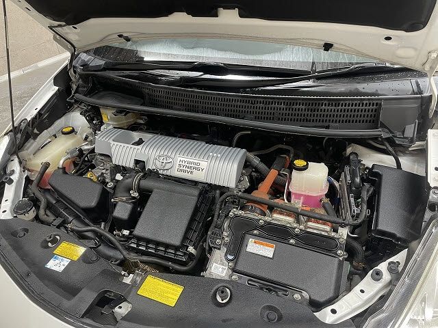 TOYOTA PRIUS Alpha 2013