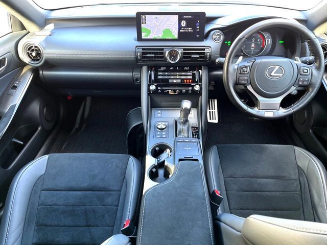 TOYOTA LEXUS IS300h 2022