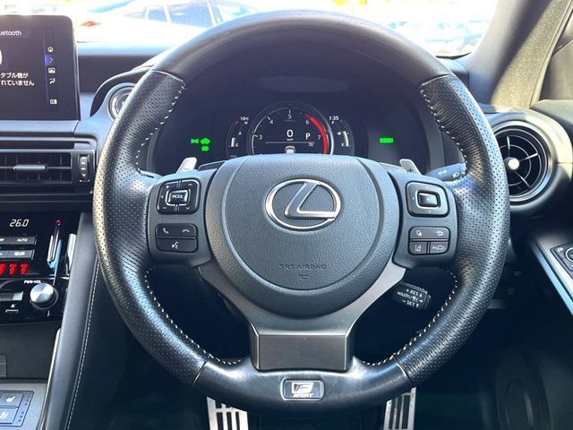 TOYOTA LEXUS IS300h 2022