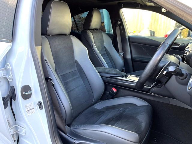 TOYOTA LEXUS IS300h 2022