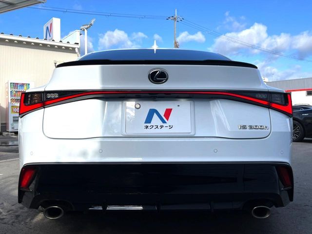 TOYOTA LEXUS IS300h 2022